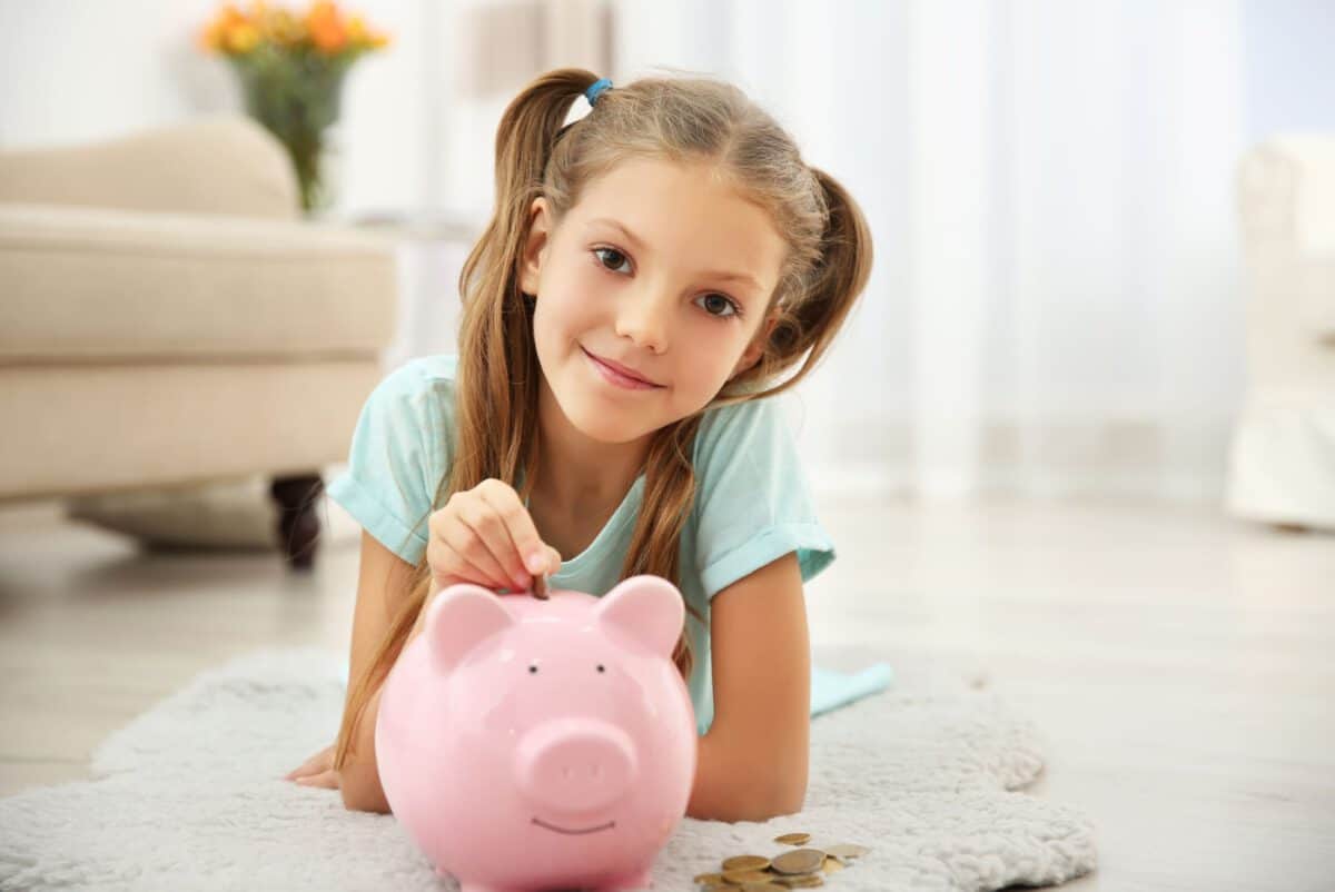 The Best Ways to Teach Your Kids About Savings