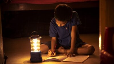 50 Fun Activities to Keep Kids Entertained During a Power Outage ...